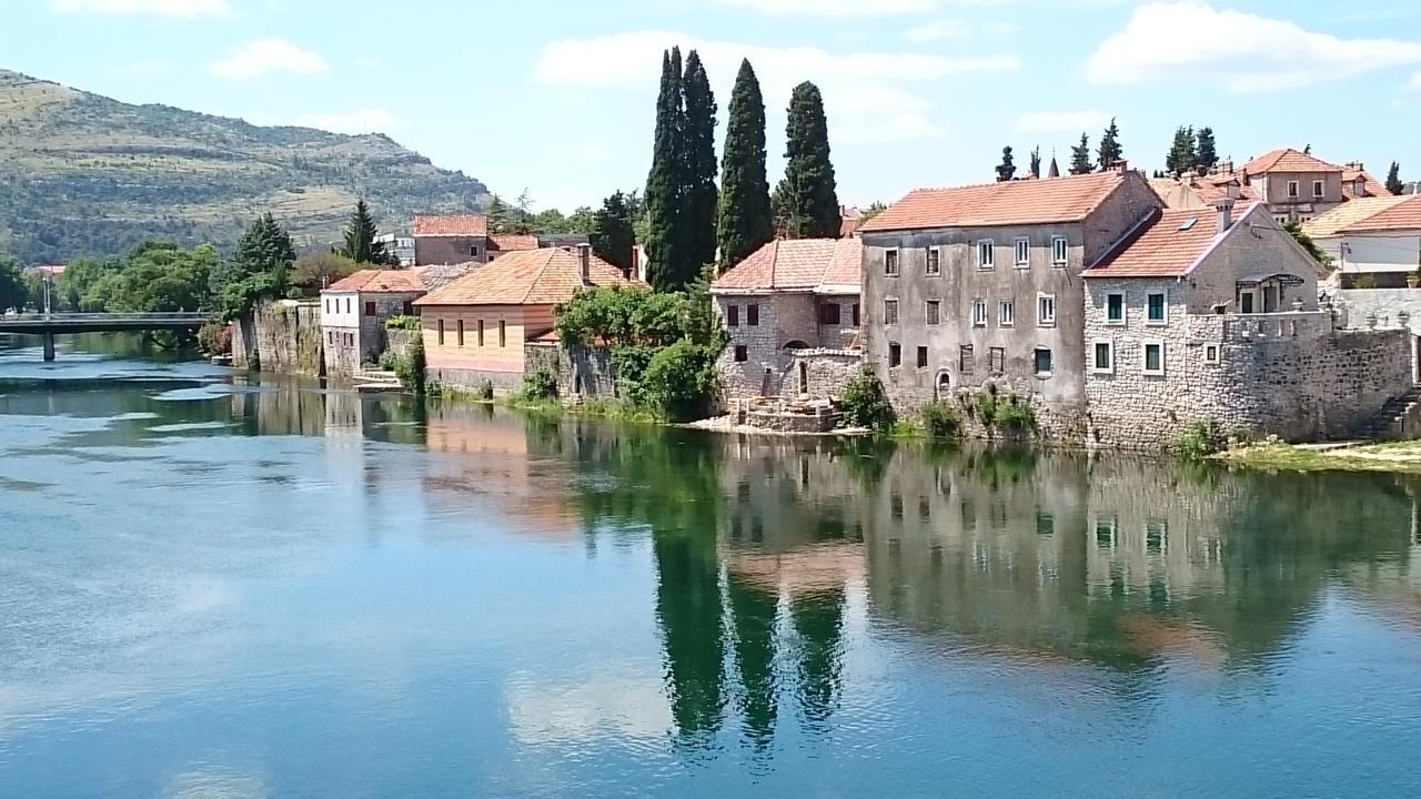 Central Place Trebinje Buitenkant foto